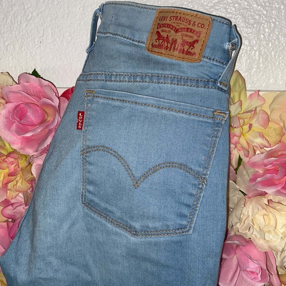Levis